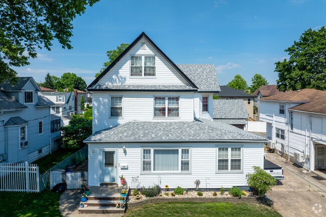 Detached homes with lawns in Bay Terrace typically list around $700,000.
