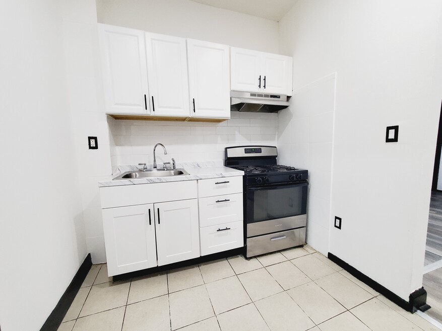 166 Cator Ave unit 2, Jersey City, NJ 07305 - photo 1