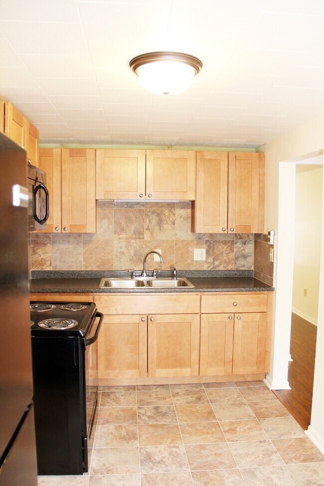 365 St Paul St unit 6, Burlington, VT 05401 - photo 3