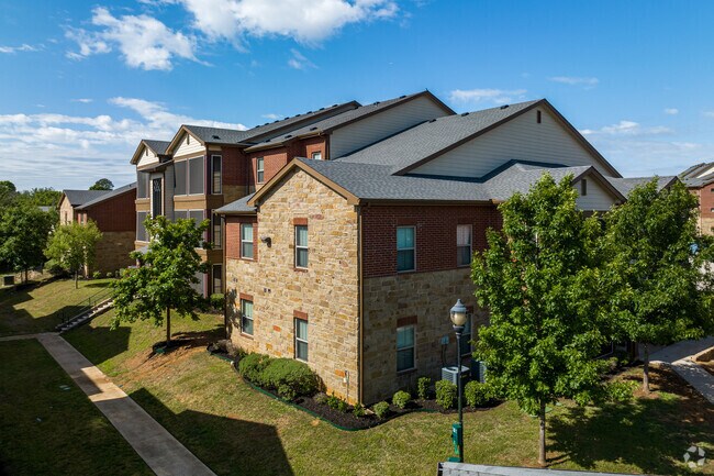 Multifamily homes in the Lake Dallas neighborhood.