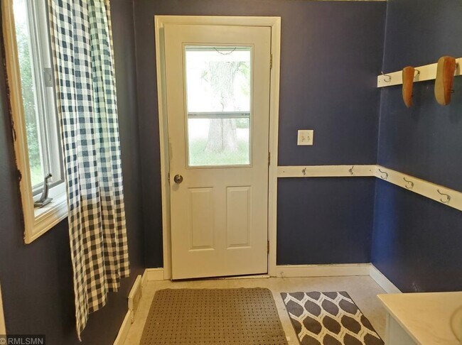 South entry off deck
