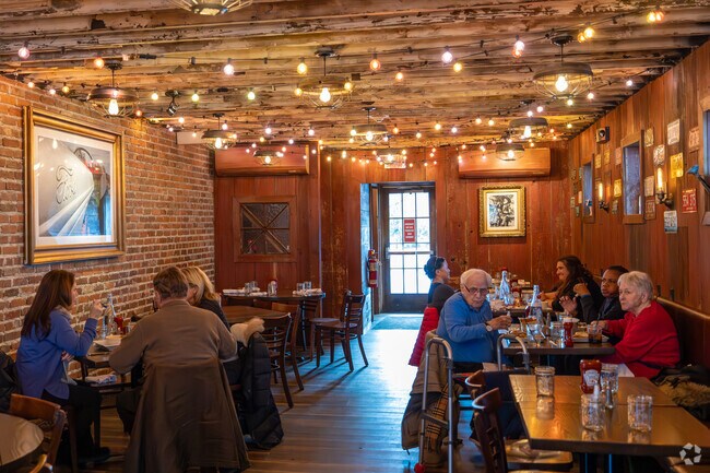 Greens Farms residents can find a fun atmosphere at Little Barn