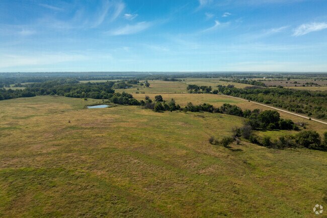 Farmland surrounds Independence, reflecting Southeast Kansas’ rural character.
