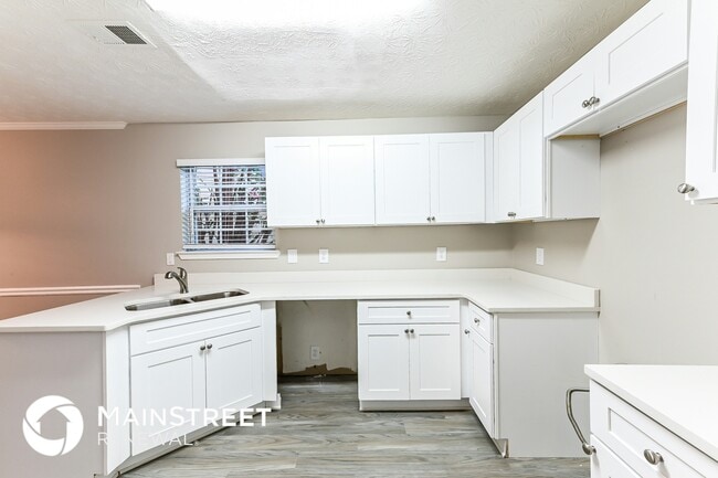 2520 Lake Royale Dr, Riverdale, GA 30296 - photo 5