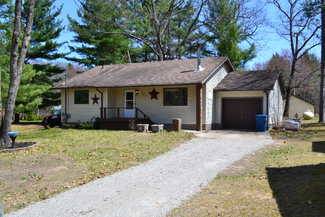 221 Vienna Ct, Houghton Lake, MI 48629