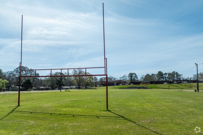 Magee High School serves students in grade 9th through 12th.