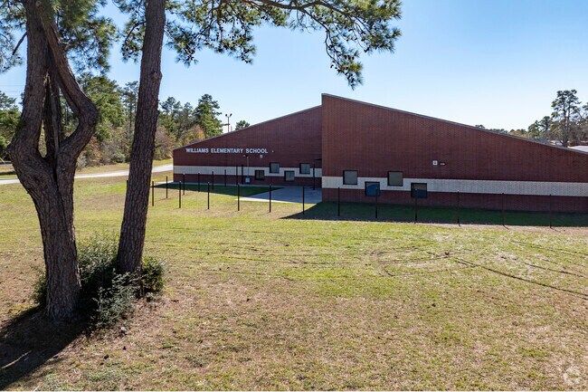 Willie E. Willams Elementary has 14:1 student teacher ratio.