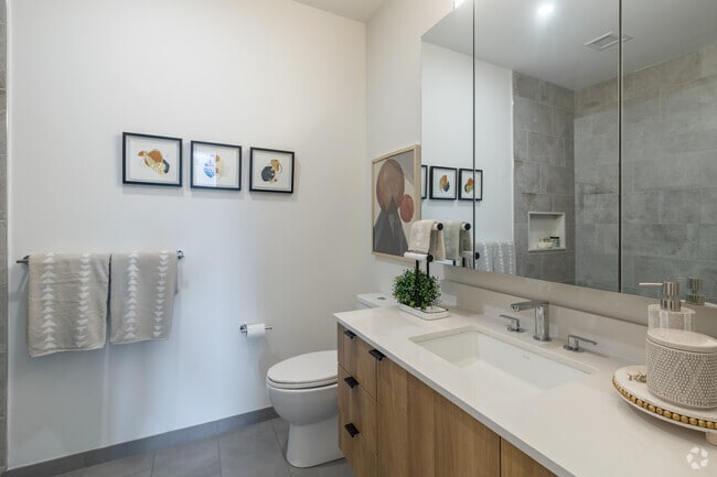 1BR, 1BA - 725SF - Bathroom