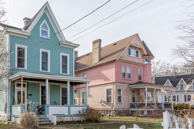 There are a few grander Victorian-style homes in Linwood.