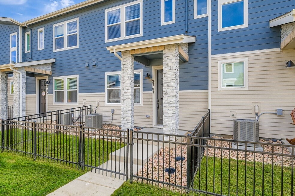 2787 Bear Springs Cir, Longmont, CO 80503 - photo 1