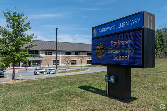 Parkway Elementary School has a student-teacher ratio of 18 to 1.