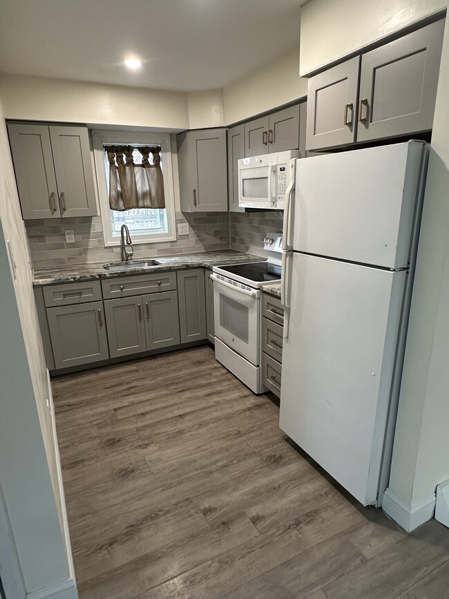 1031 Lawnton Terrace unit 1031 Lawnton Terrace, Glenolden, PA 19036 - photo 2