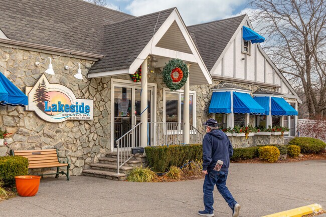 Lakeside Restaurant and Bar is a favorite gathering spot in Packanack Lake, NJ.