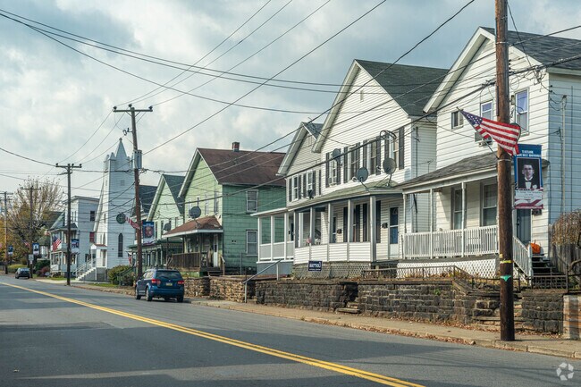 Downtown Taylor features farmhouse style homes with long front porches.