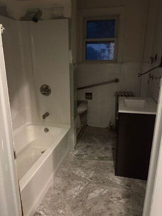 451 Oak St, Scranton, PA 18508