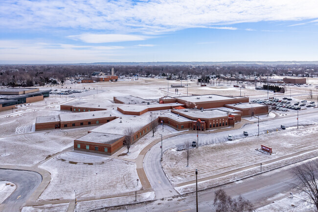 West De Pere Middle School a student-teacher ratio of 14 to 1.