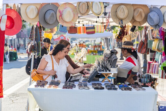 El Monte supports all businesses at the weekly Farmers Market in Downtown.