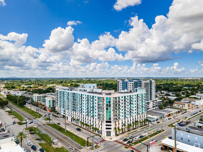 About Hollywood Station, Hollywood FL | HOAs, Reviews, Amenities ...