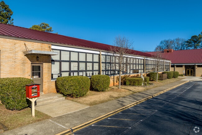 Saint Thomas More Catholic School has a student teacher ratio of 14:1.