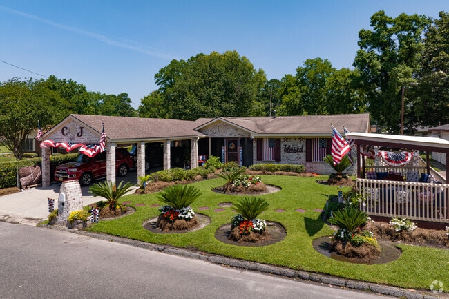 Well manicured and prideful home located in Cloverdale.