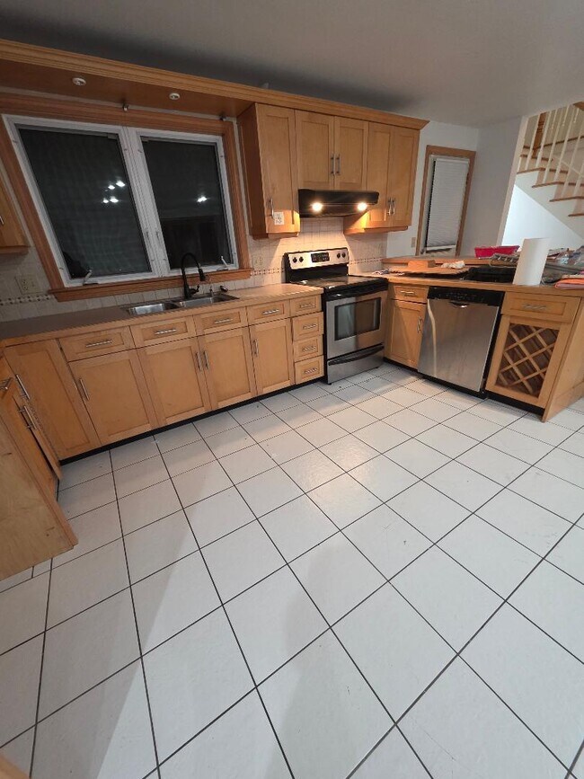 328 Tickle Rd, Westport, MA 02790