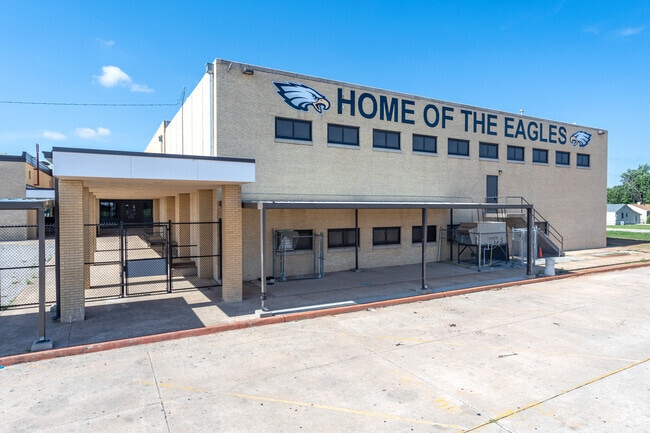 Kerr Middle School was home to 915 students in 2022.