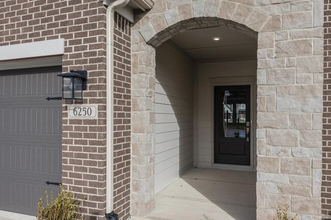 6250 Rippling Rock Dr, Plainfield, IN 46168 - photo 3