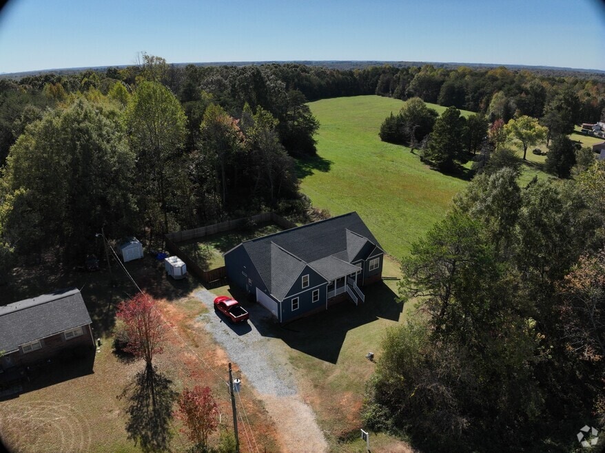 134 Gibbs Cir, Maiden, NC 28650 - photo 2