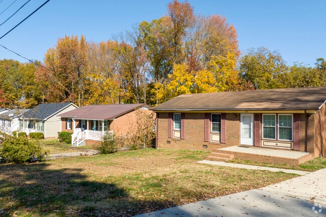 Ranch style homes are located throughout the Glendale Hills neighborhood.