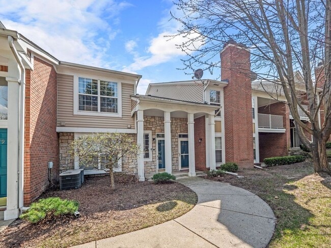 44975 Marigold Dr, Sterling Heights, MI 48314 - photo 2