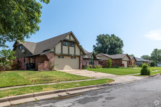 Wide Streets run throughout Longview Lake Estates and provide plenty of parking for residents.