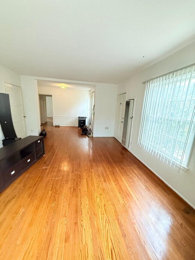 1775 Kelton Ave unit Like a Small House, Los Angeles, CA 90024 - photo 3