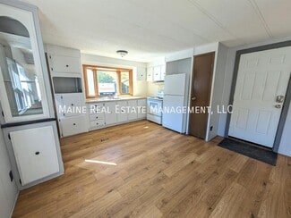 72 Park Dr, Canaan, ME 04924