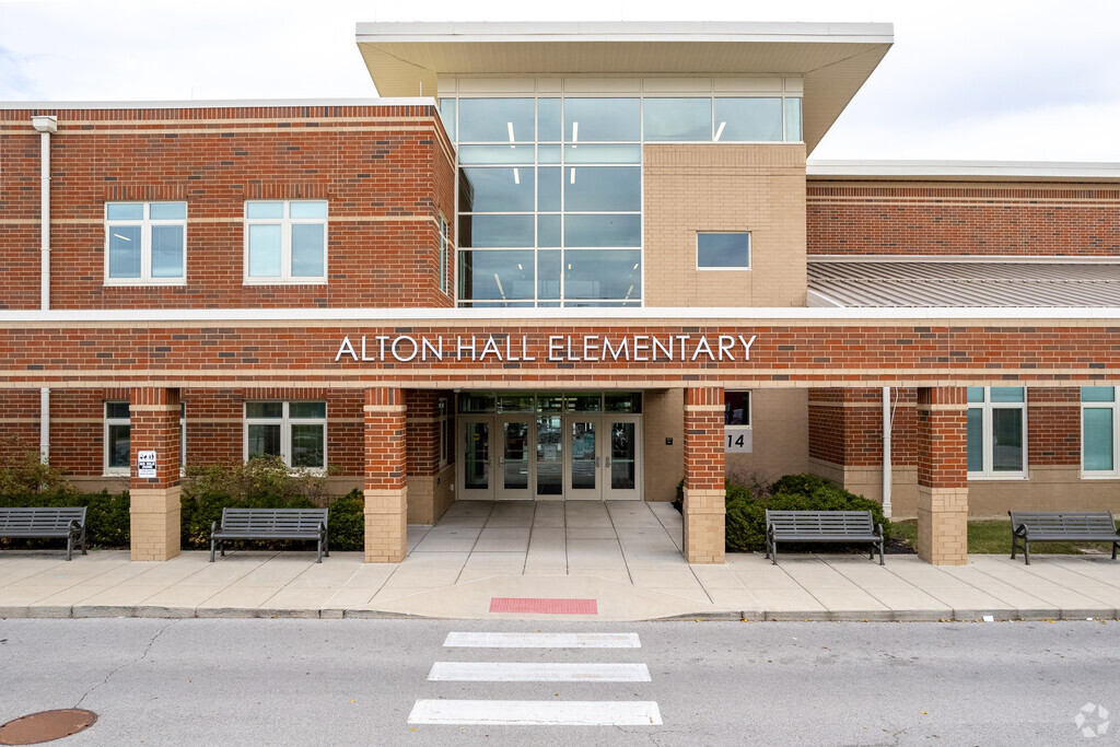 Alton Hall Elementary School is located in Outer Greater Hilltop, Galloway, Ohio.