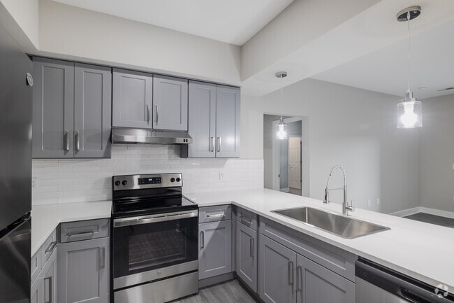 3BR, 2BA - 1,370SF Renovated - Kitchen Appliances