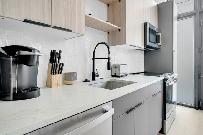 1203 Wharton St unit 4, Philadelphia, PA 19147 - photo 5