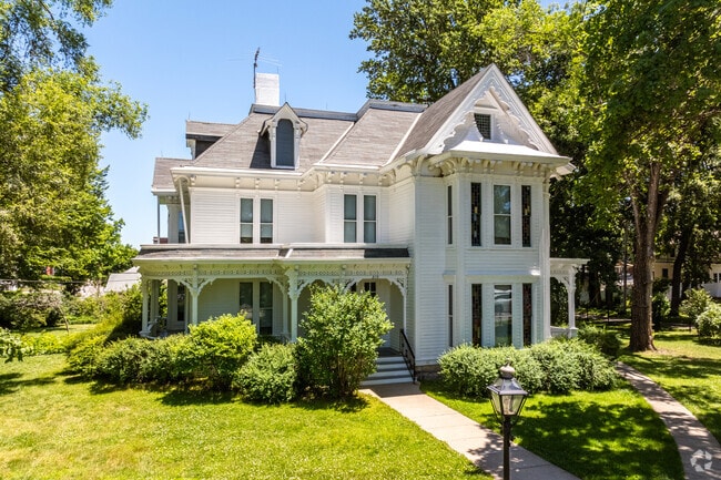 Residents & visitors like to visit Harry S. Truman's homes in Independence near the square.