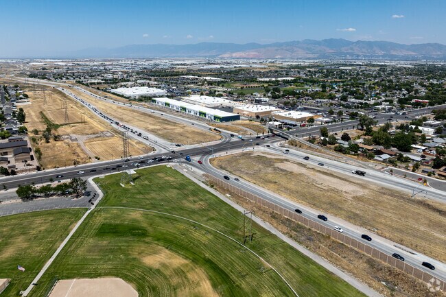 Highway 85 runs through the neighborhood of Hunter.