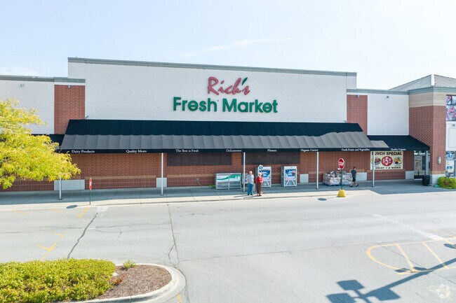 For all your grocery needs in River Grove, head to Rich's Fresh Market.