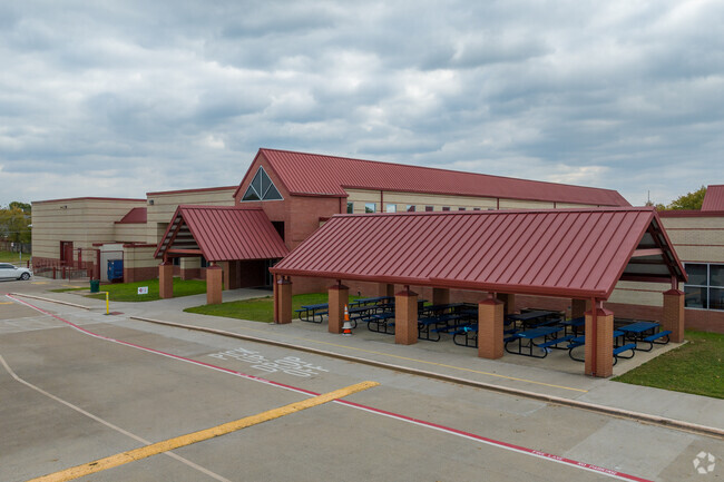 Larson Elementary welcomes students, parents and staff in  Grand Prairie, TX.