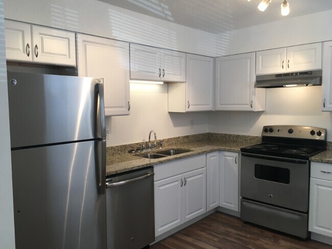 1409 29th St unit C, Niceville, FL 32578 - photo 3