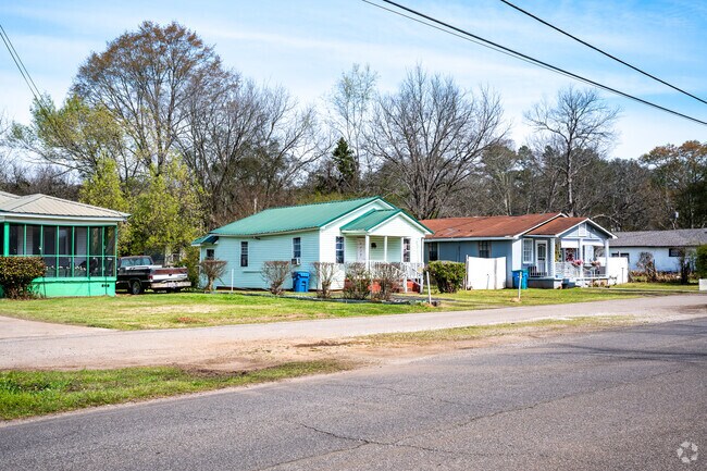 Bungalows with spacious yards appear throughout Tarpley City.
