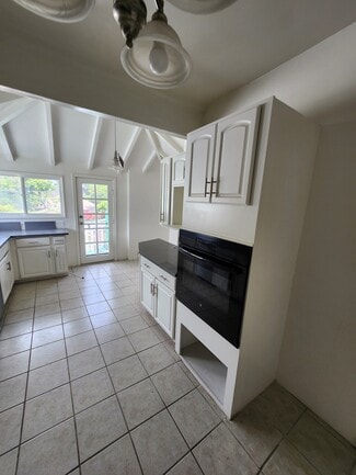 2171 W 25th St, Los Angeles, CA 90018