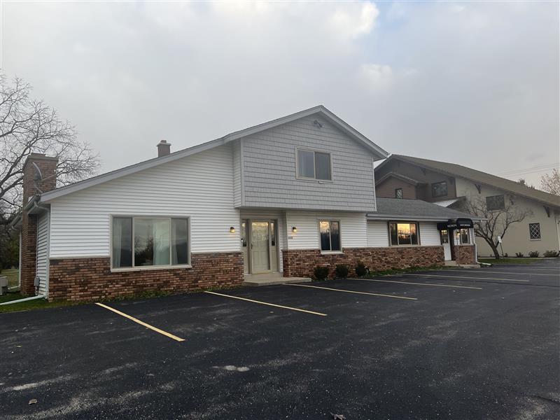 4646 S 124th St, Greenfield, WI 53228 - photo 1