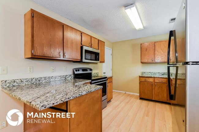 5378 Milhouse Rd, Indianapolis, IN 46221 - photo 6