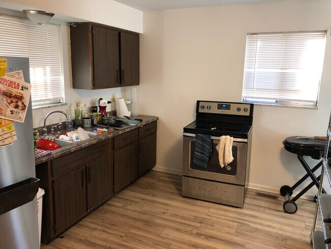 731 S Woodlawn Ave unit 731 Woodlawn Apt A, Bloomington, IN 47401 - photo 6