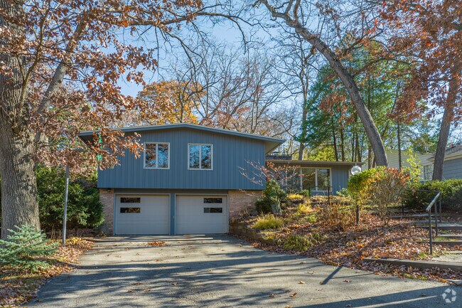 Midcentury Modern homes with Frank Lloyd Wright Wright-inspired designs are common in Sunset Hills.