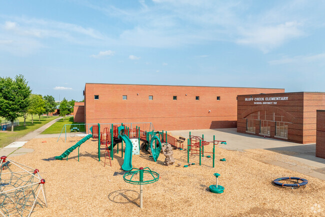 Bluff Creek Elementary students benefit from an environment with 64% proficiency in reading.