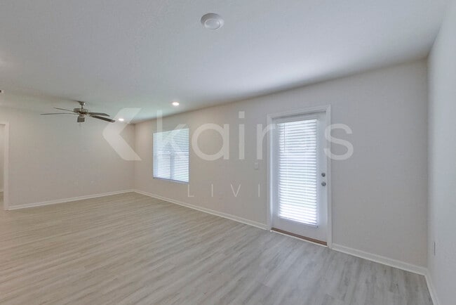 389 Monarch Ln, Pensacola, FL 32503 - photo 3