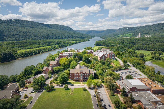 Baylor is a stunning riverside campus in the Friends of Mountain Creek neighborhood.